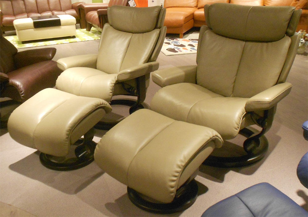 Stressless Magic Recliner Chair in Paloma Leather and Ottoman by Ekornes
