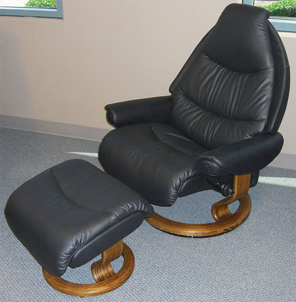 Stressless Voyager Recliner Chair in Paloma Black Leather